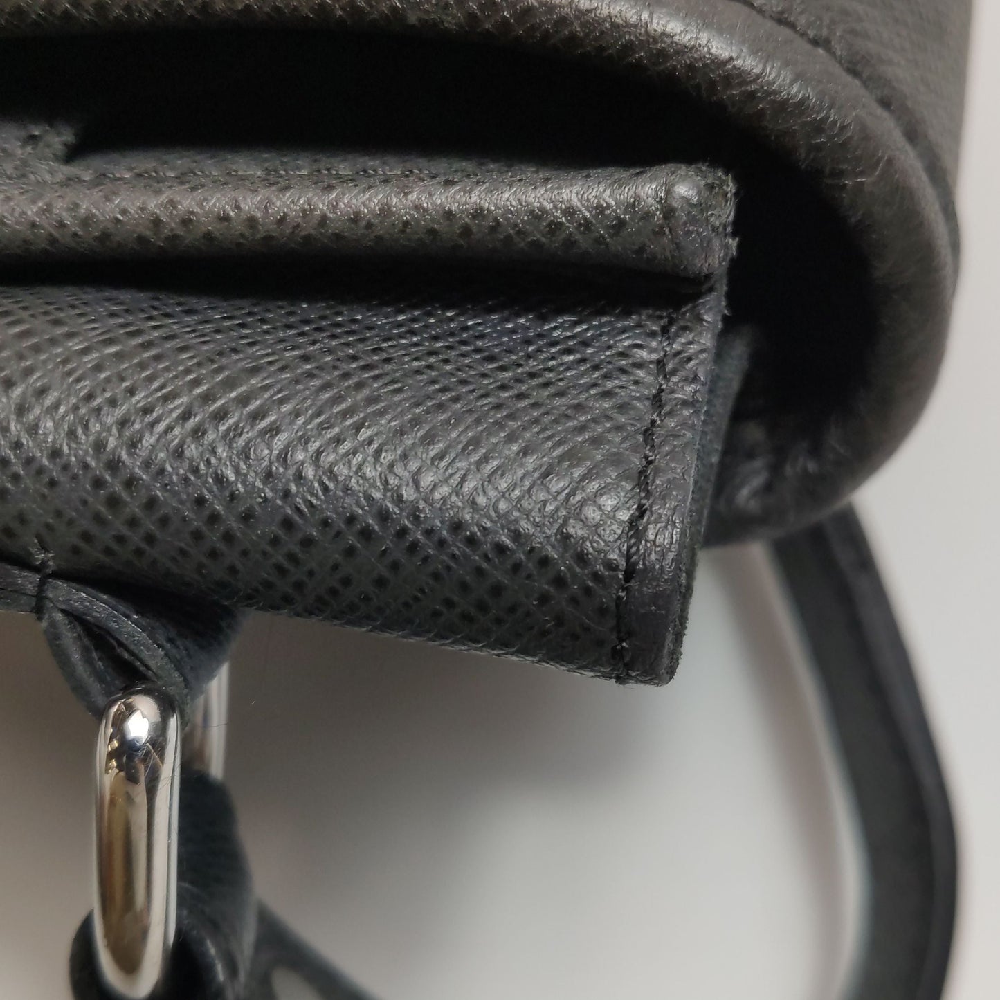 Preloved Louis Vuitton Taiga Alexei Leather Crossbody Bag 250502781174943