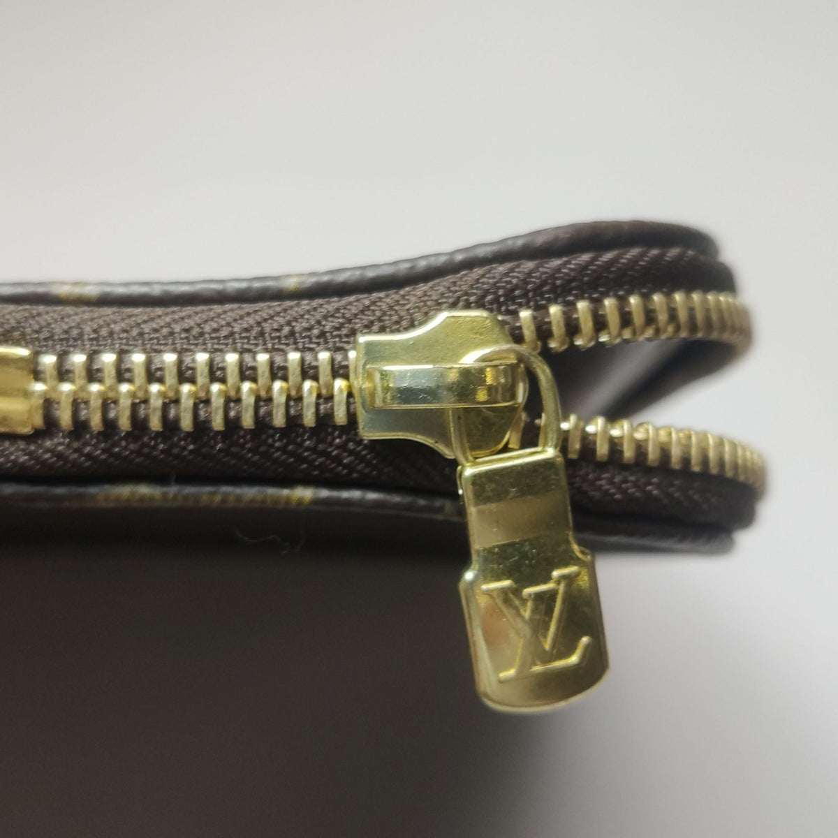 Preloved Louis Vuitton Etui Voyage Large Monogram Handbag 250502781175648