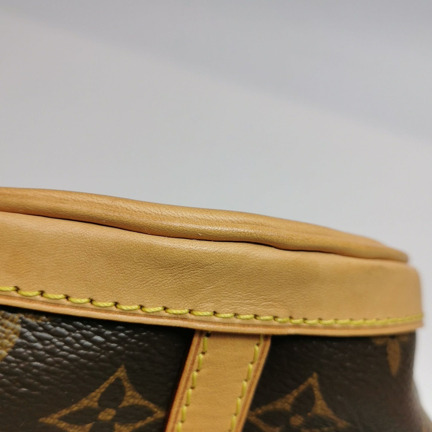 Preloved Louis Vuitton Duffle Fries Bag Monogram Print S-lock Lock Crossbody Shoulder Bag Chip Version 250504781177297