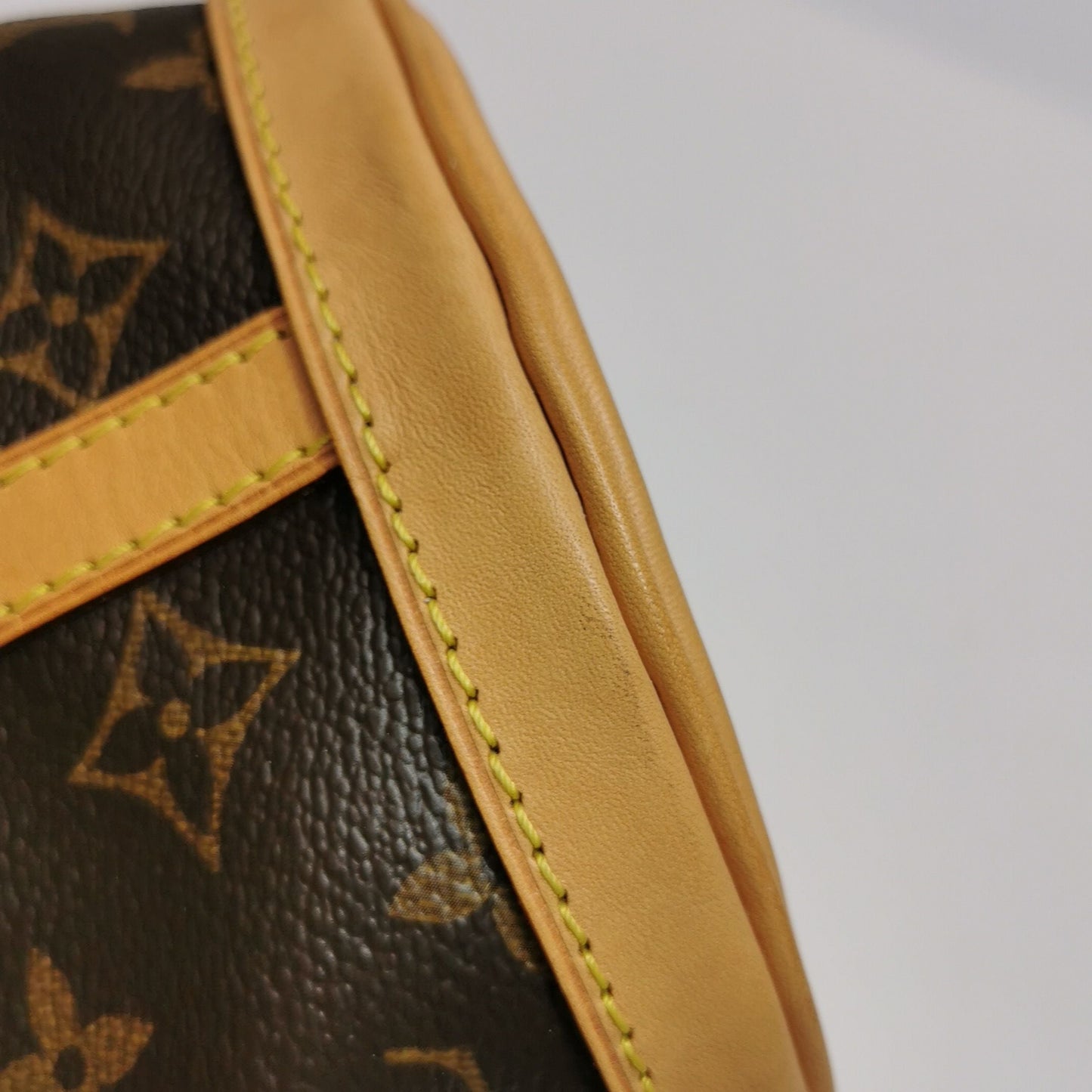 Preloved Louis Vuitton Duffle Fries Bag Monogram Print S-lock Lock Crossbody Shoulder Bag Chip Version 250504781177297