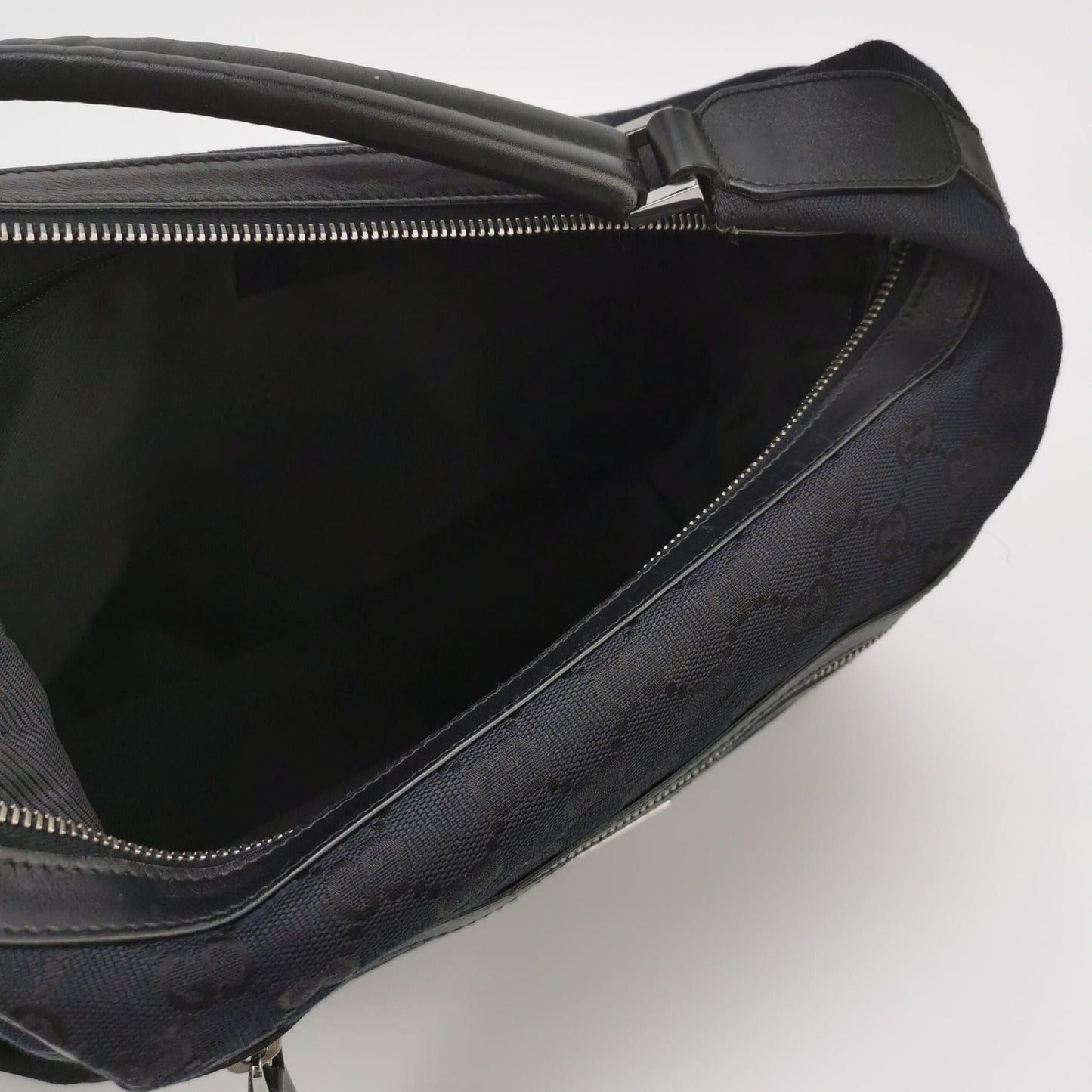 Gucci Leather Canvas Solid Pattern Logo Zipper Vintage Shoulder Bag