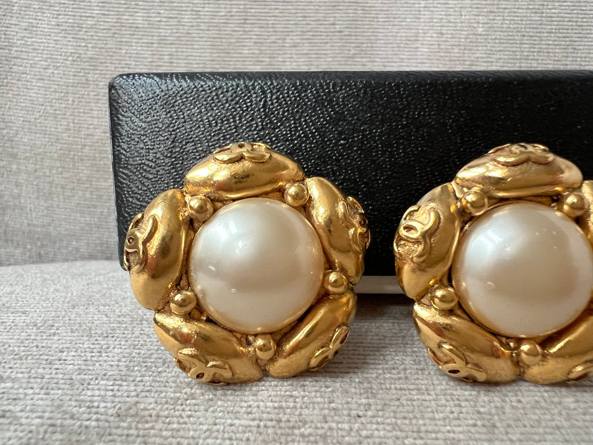 Chanel Vintage Cabochon CC Clip On Earrings