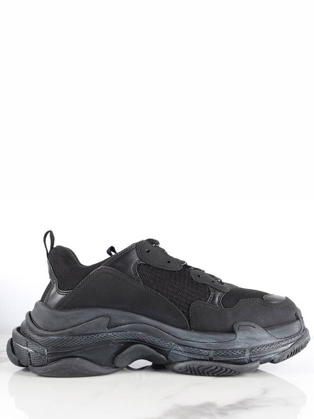 Luxury Balenciaga  Triple S Black 42 Domestic 270