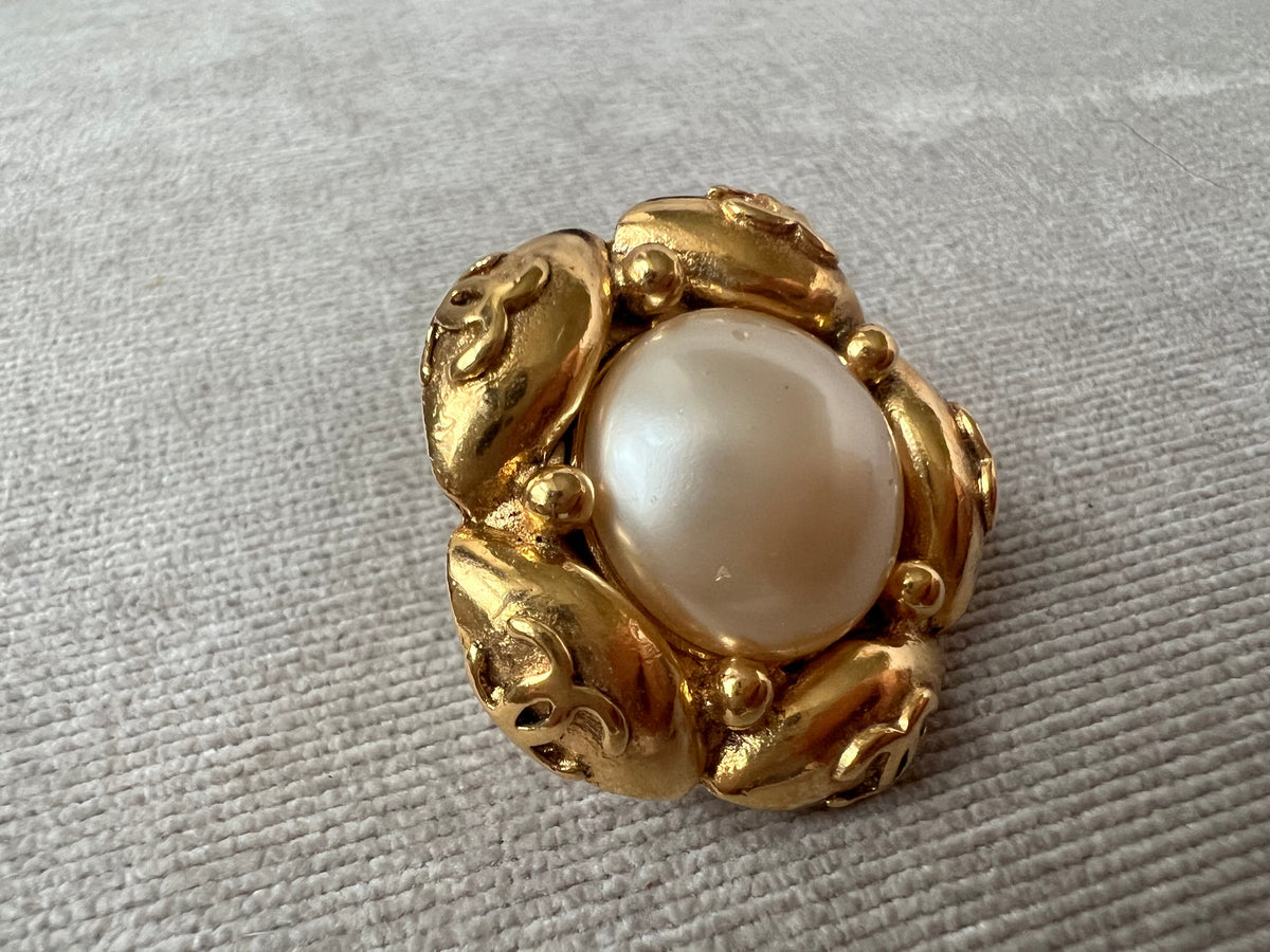Chanel Vintage Cabochon CC Clip On Earrings