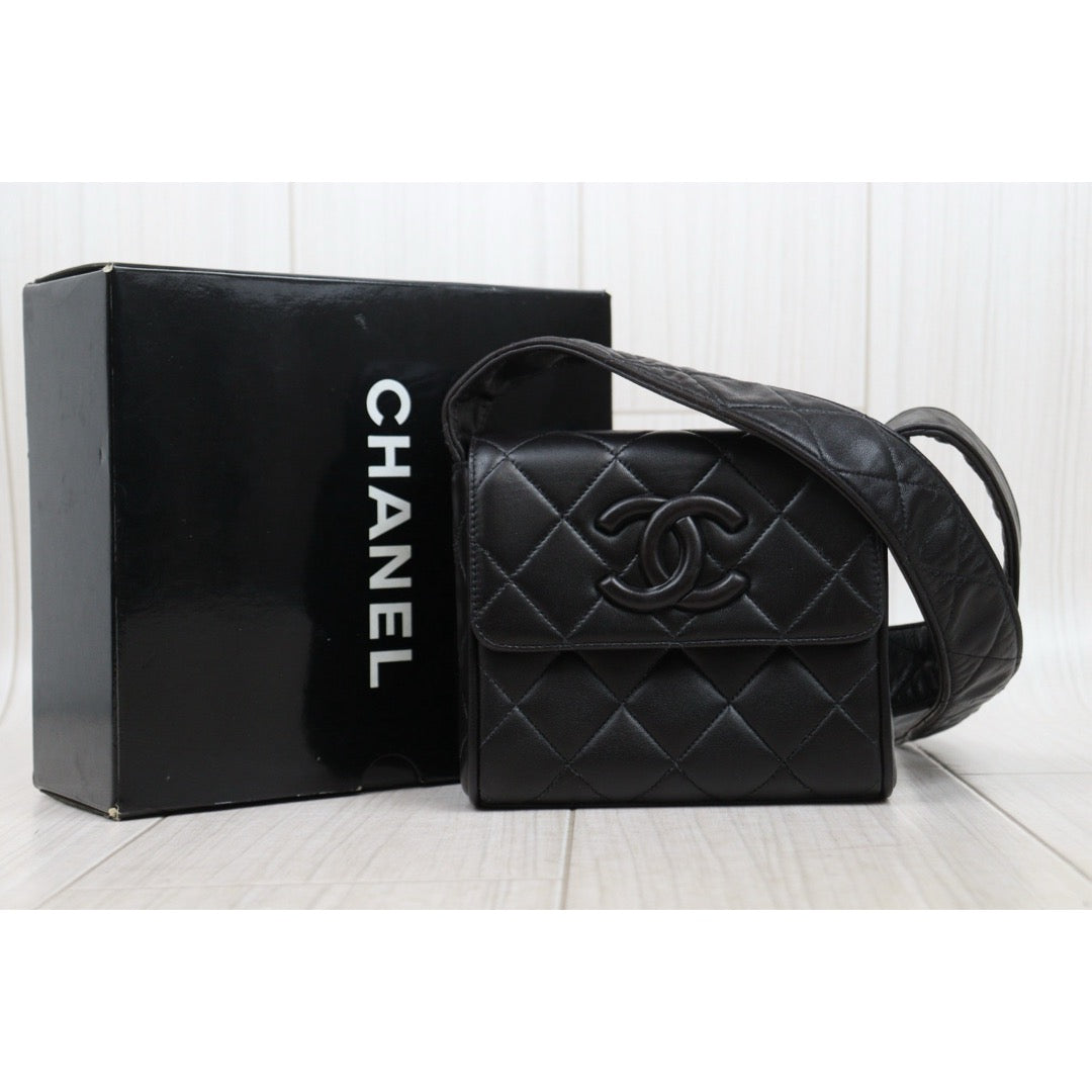 Very Good ( Rank A)｜ CHANEL Matrasse Squared Relievo Shoulder Bag Made in 1991-1994Year｜25051704