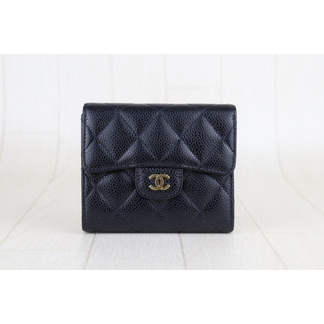 Very Good ( Rank A) ｜CHANEL Caviar Skin Leather Calf Leather  Wallet Black Made In 2018 Year｜S25011001