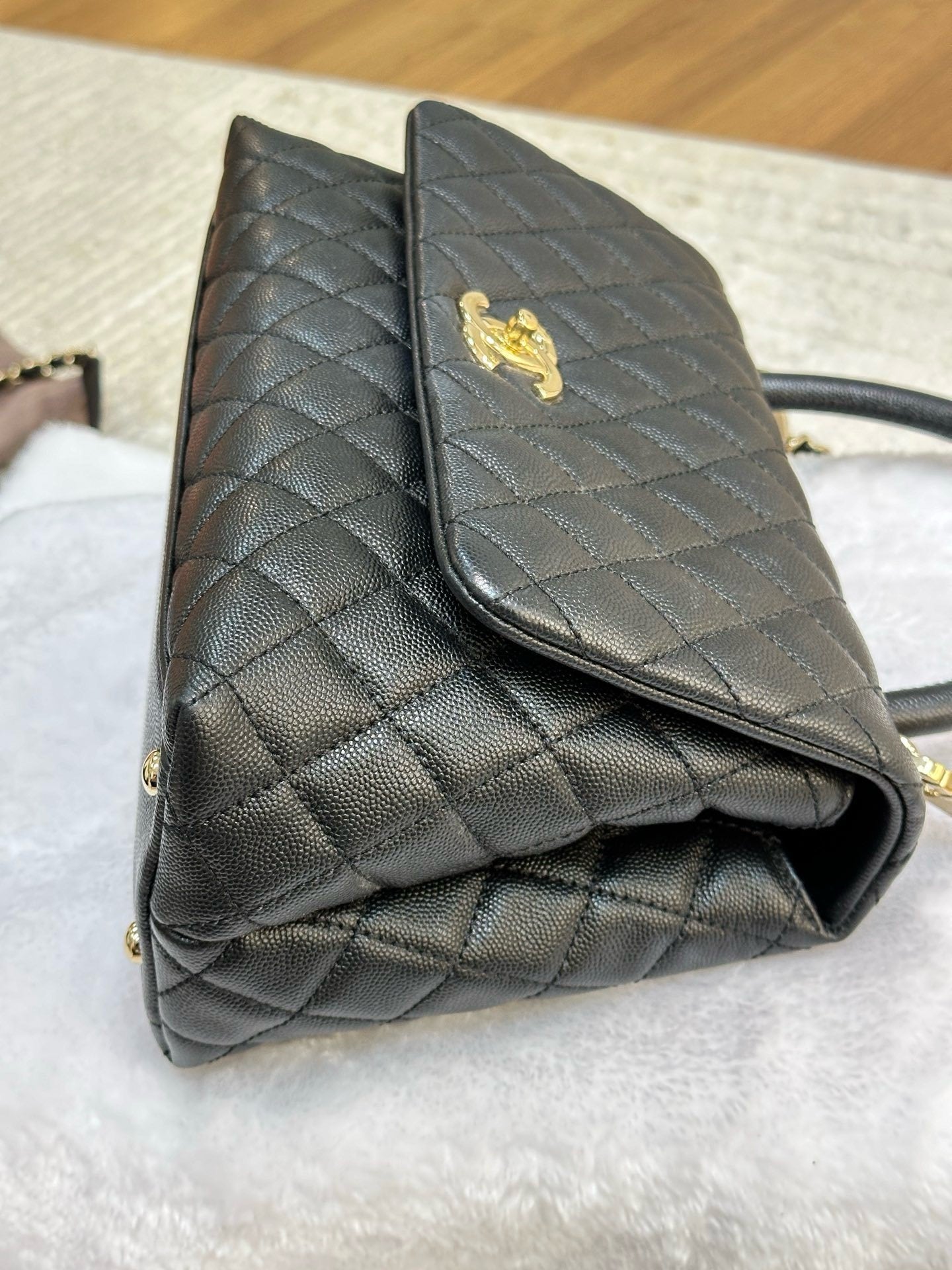 Chanel Medium Caviar Quilted Coco Handle Flap Black GHW 30 holo card