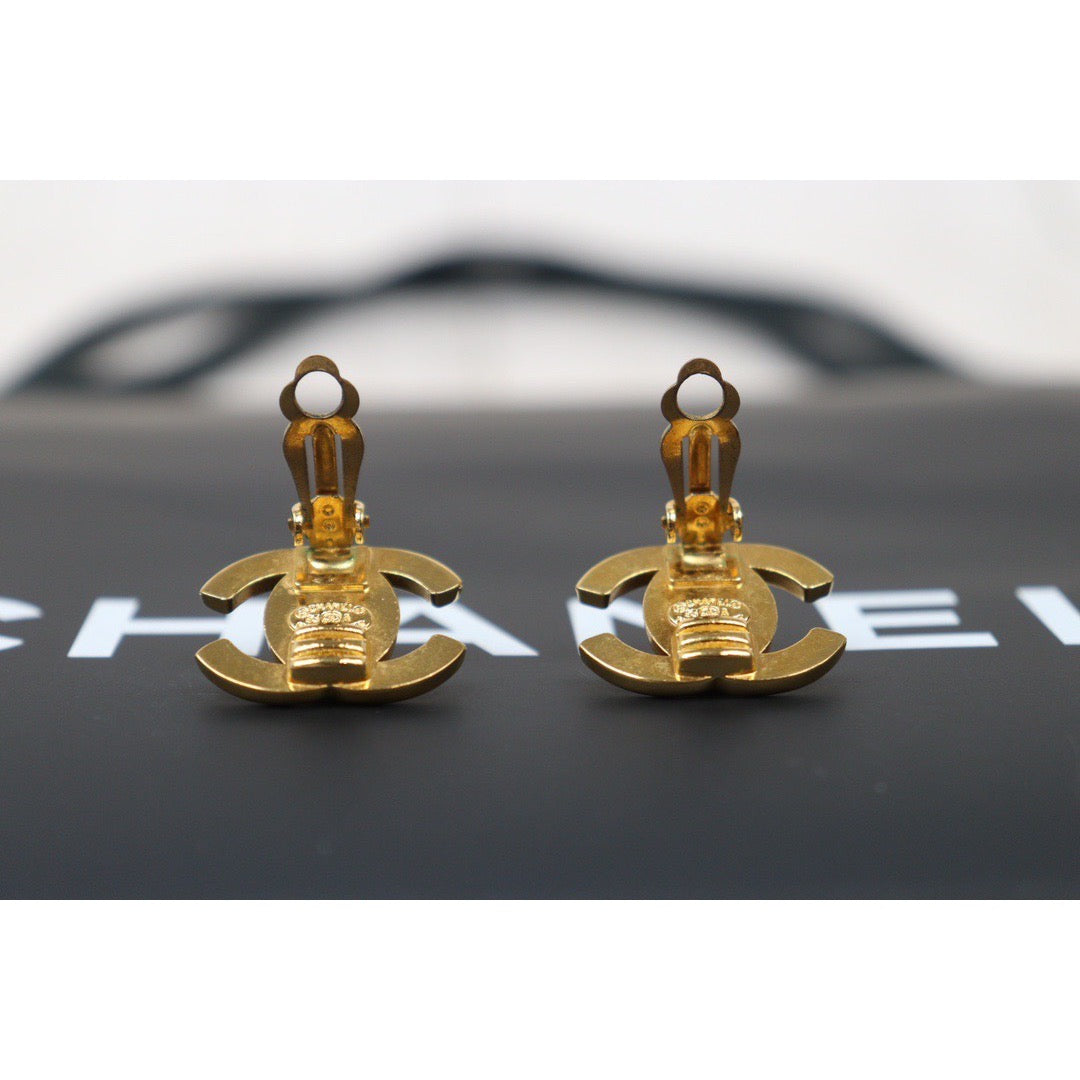 Rank A ｜CHANEL Vintage 18K Gold Plating Earrings  Made In 1997 Year ｜24060617