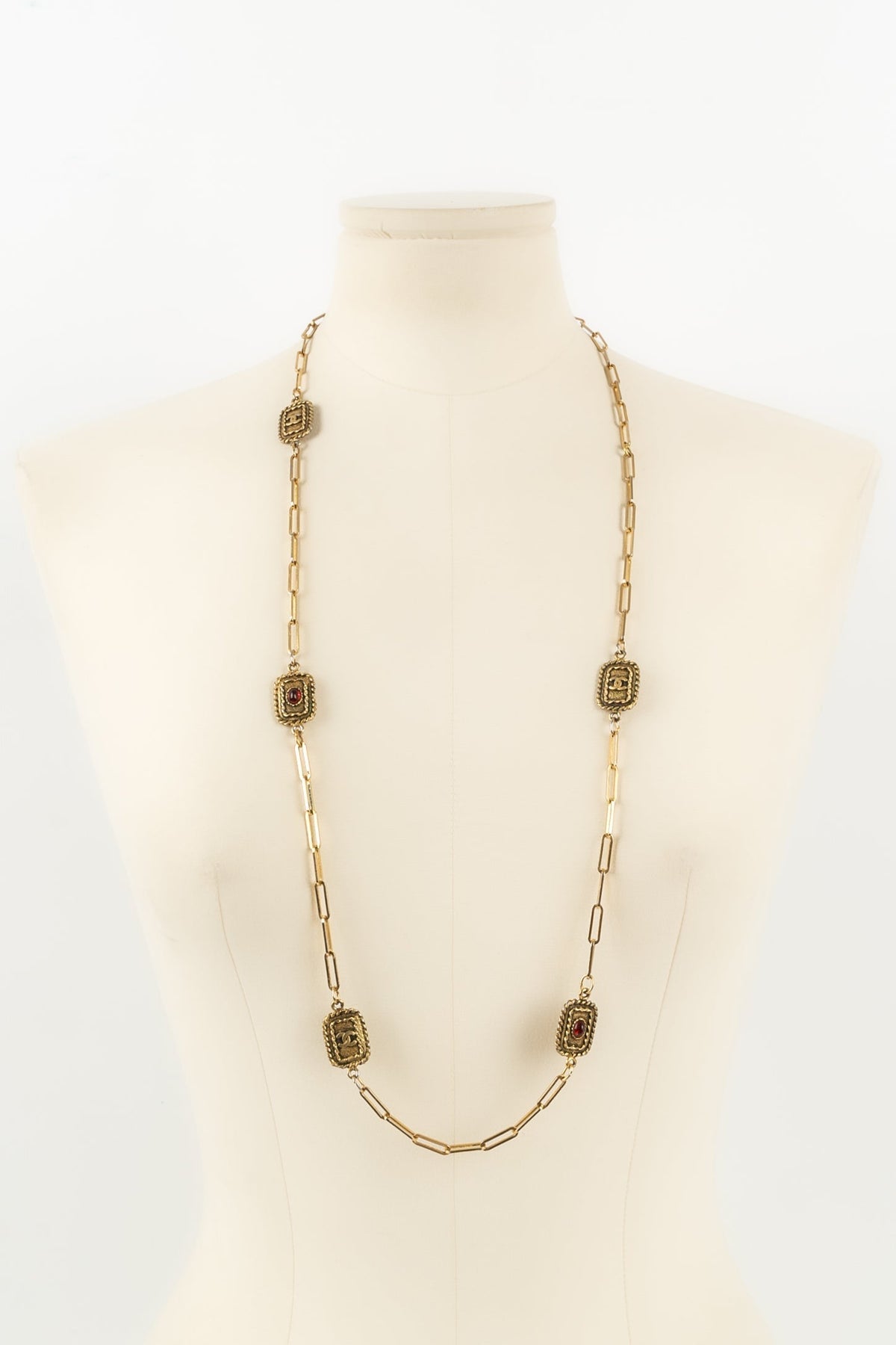 Collier doré Chanel 1984