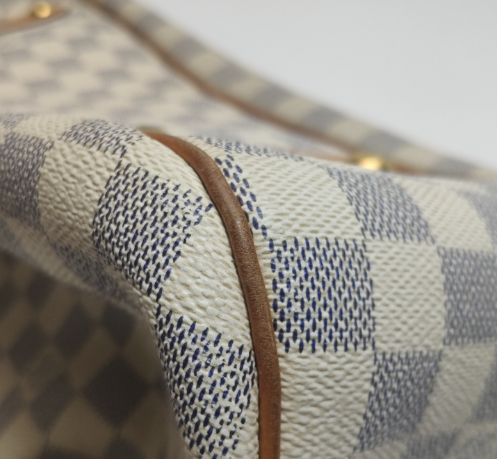 Preloved Louis Vuitton (LV) Siracusa Bag white 42cm 250306781093365