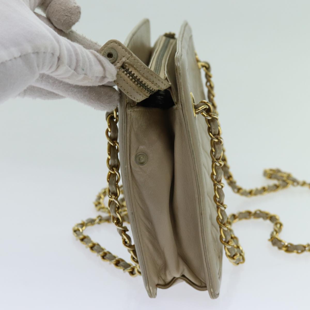 CHANEL Matelasse Chain Shoulder Bag Leather Beige CC Auth 70254
