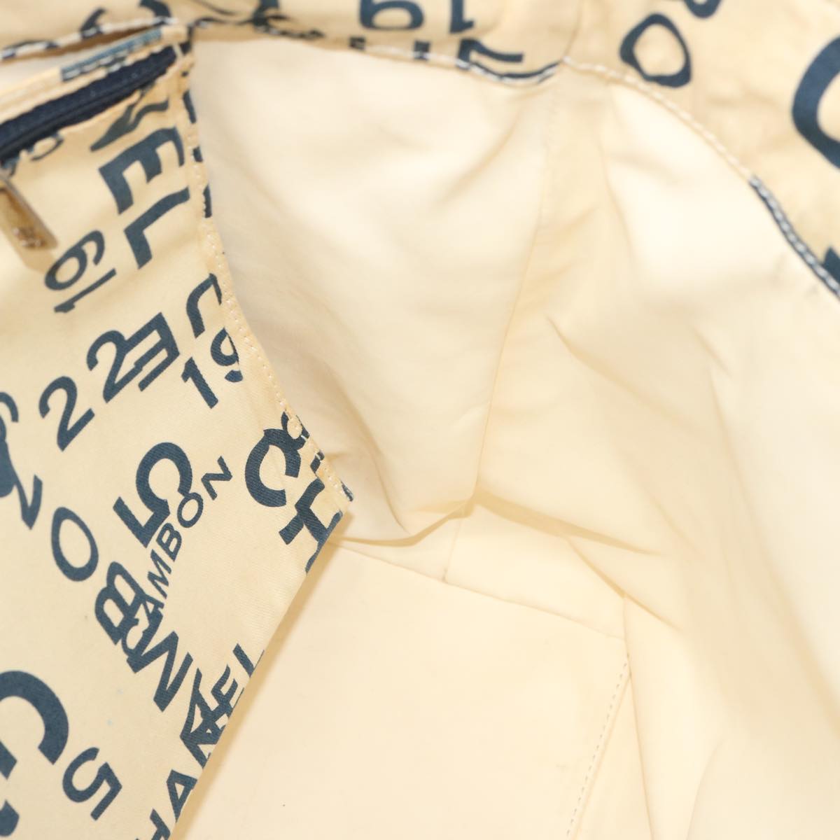 CHANEL Tote Bag Canvas Beige CC Auth 70416