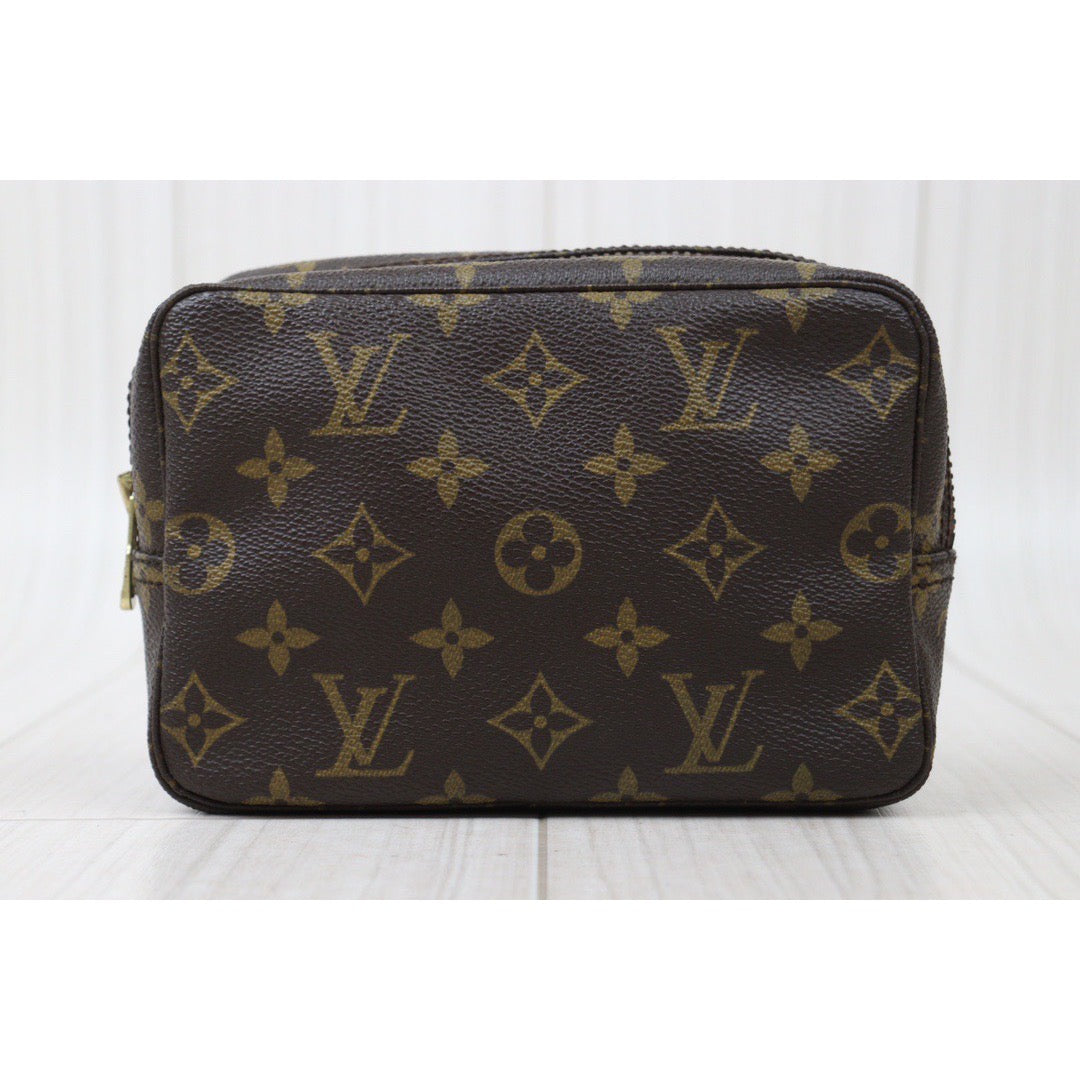Rank AB ｜ LV Truth Toilet 18 Monogram Makeup Pouch｜Q24050944