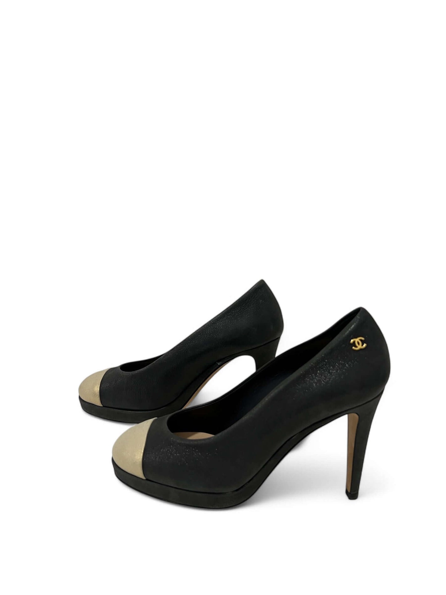 Chanel - Escarpins bout rond doré