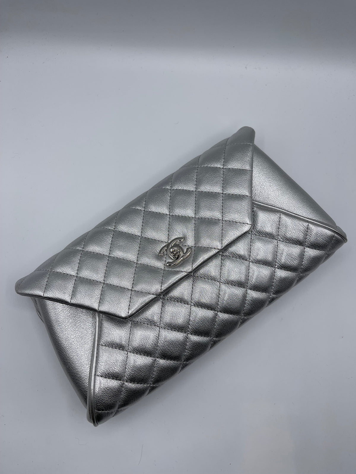 Chanel Pochette Sac enveloppe métallisée CC