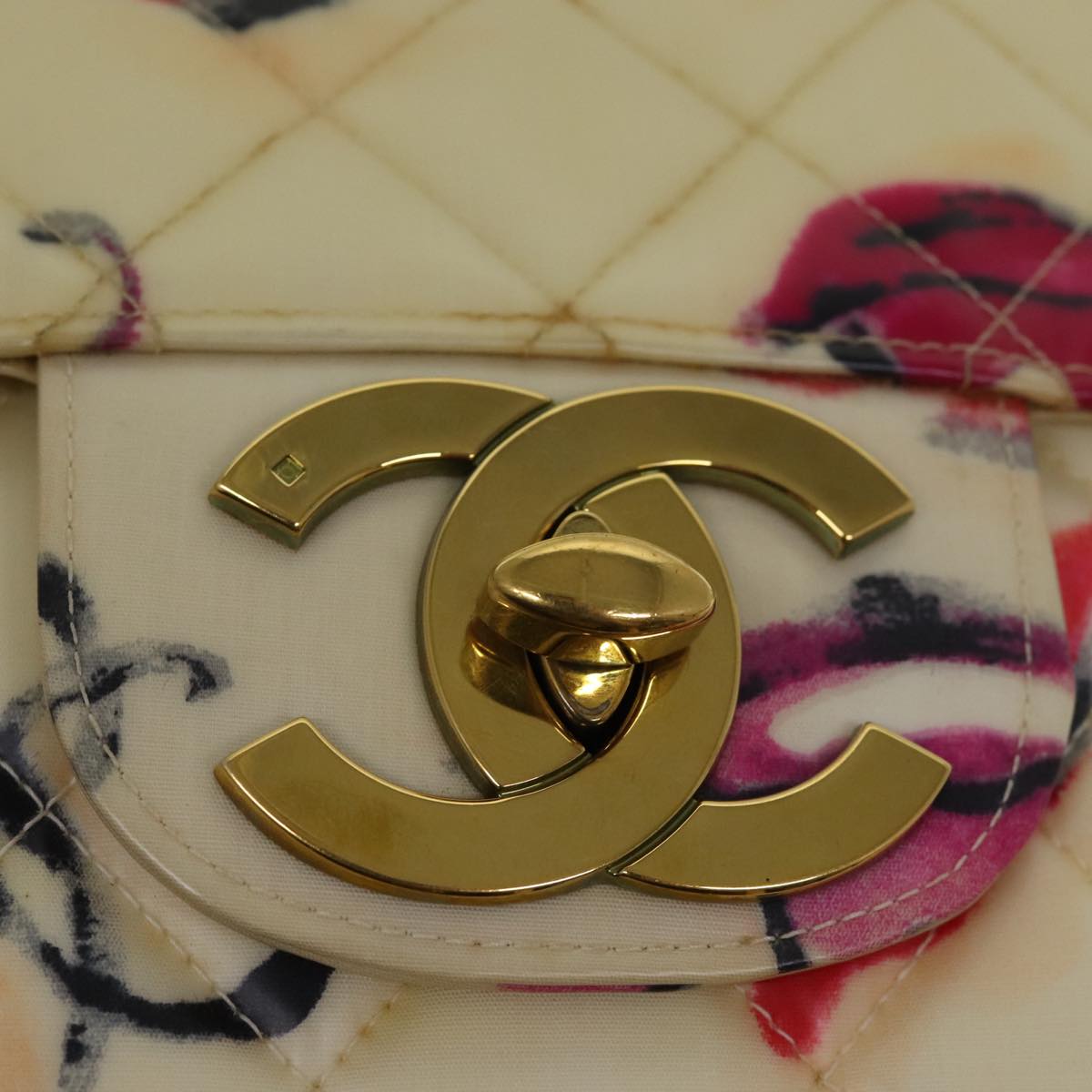 Top Quality Chanel Matelasse Chain Shoulder Bag Patent leather Cream CC Auth 74406A
