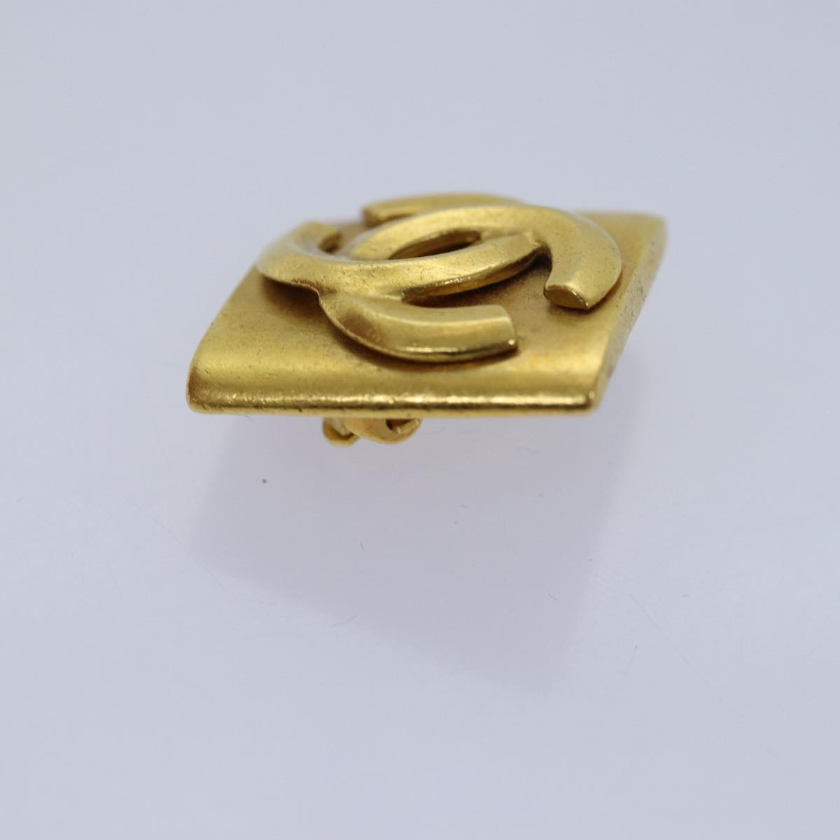 Top Quality Chanel Earring Gold Tone CC Auth 74758