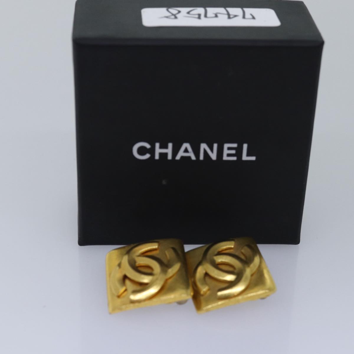 Top Quality Chanel Earring Gold Tone CC Auth 74758