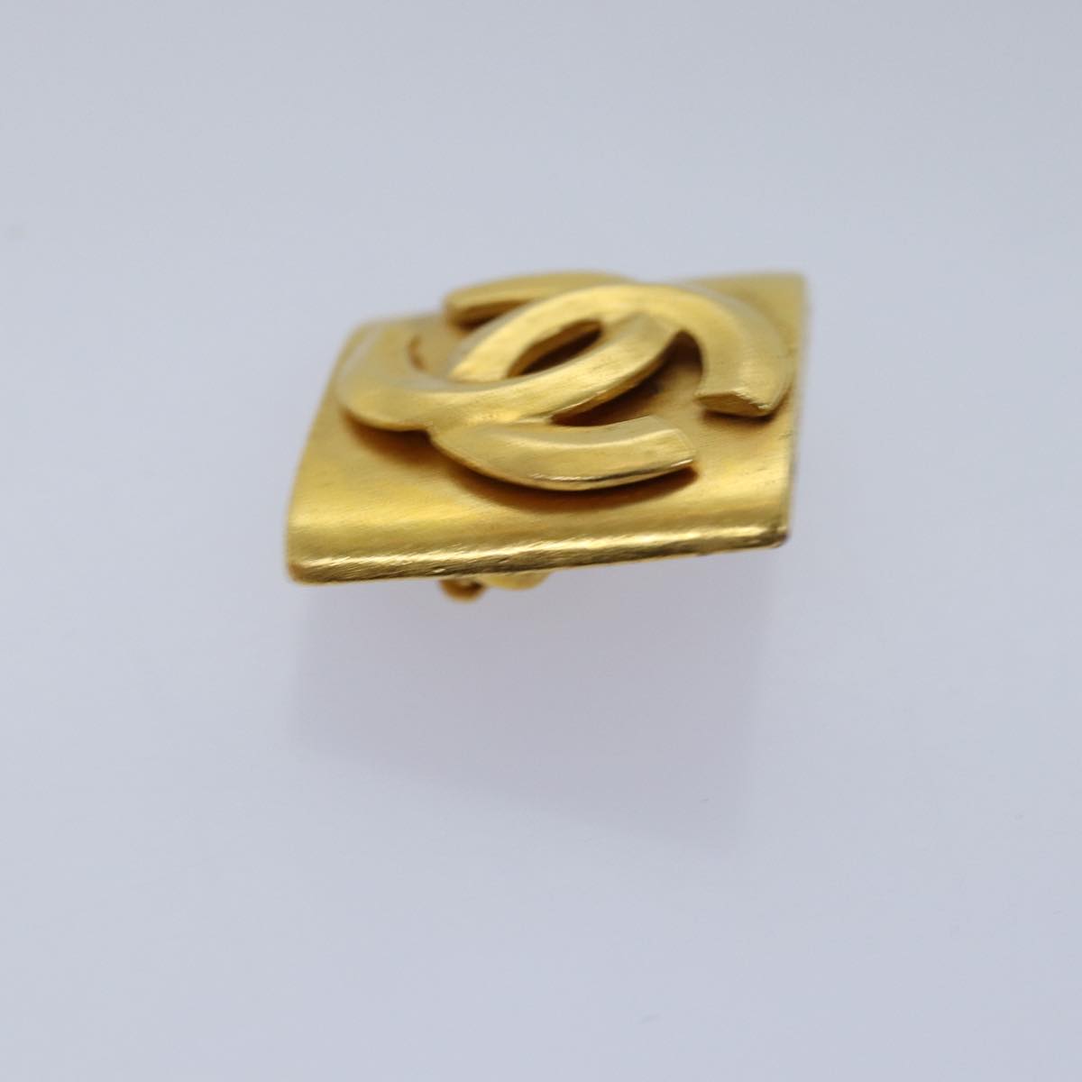 Top Quality Chanel Earring Gold Tone CC Auth 74758