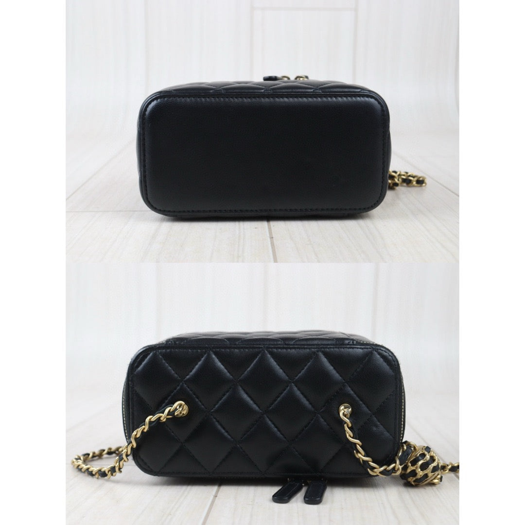 Very Good ( Rank A)｜ CHANEL Matrasse Lamb Skin Vanity Shoulder Bag  Made In 2022～2023Year ｜P24083011