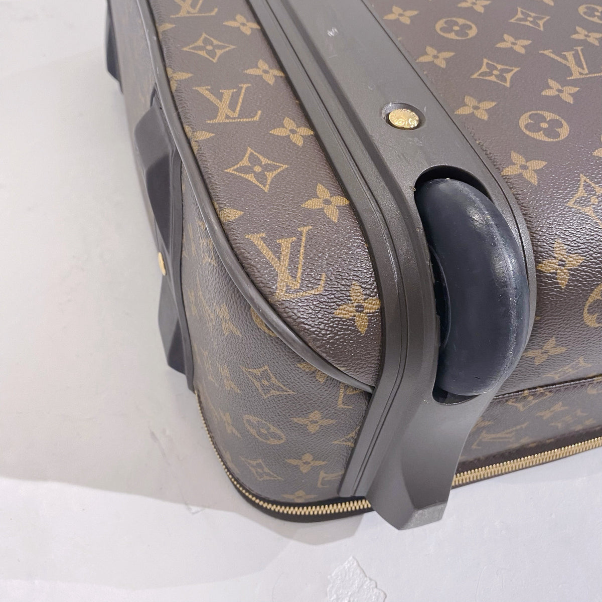 Louis Vuitton pegase 55 carry on