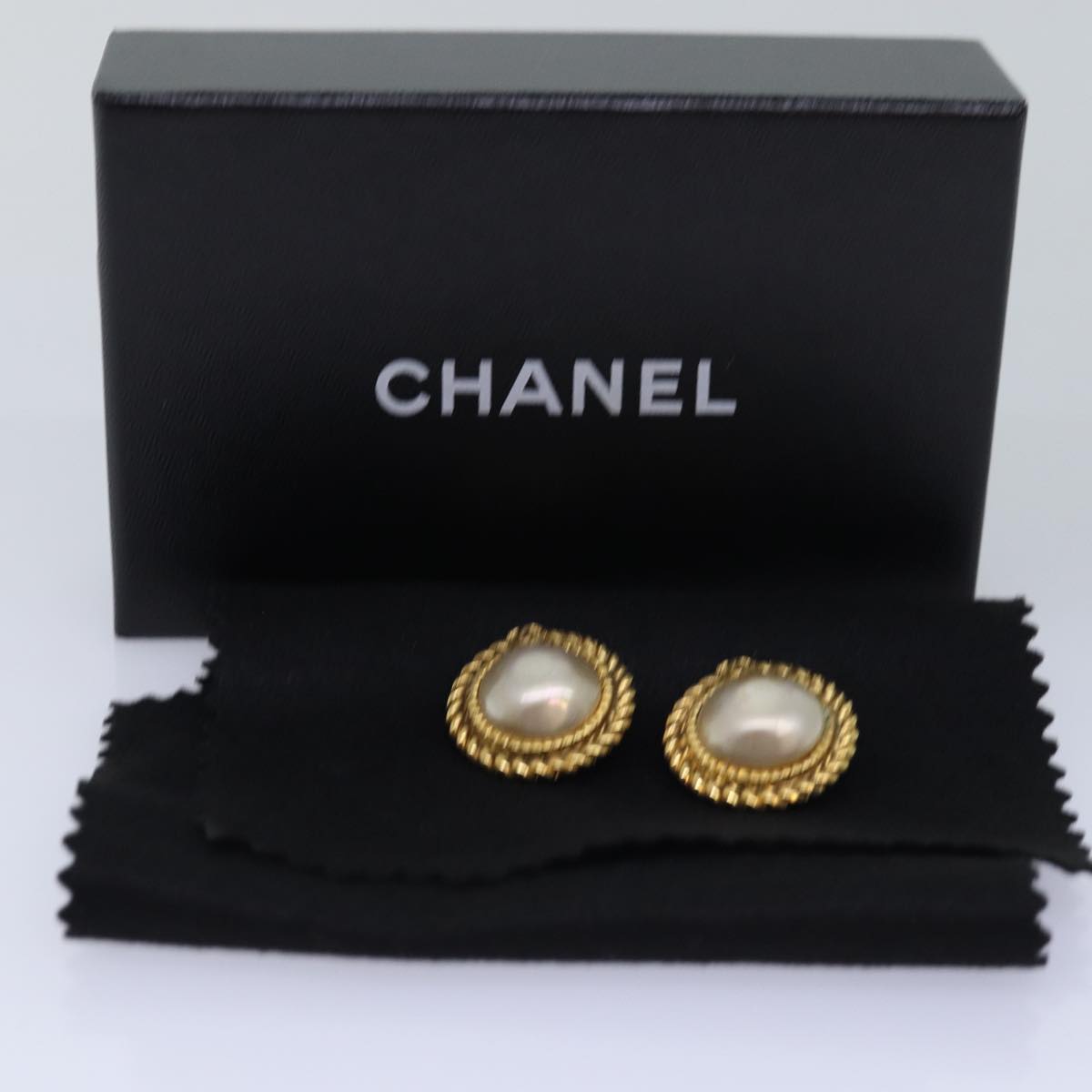 Top Quality Chanel Earring Gold CC Auth 75372