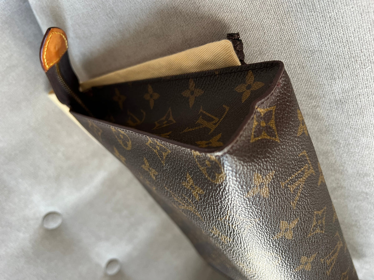 Louis Vuitton Toiletry Pouch 26 Monogram