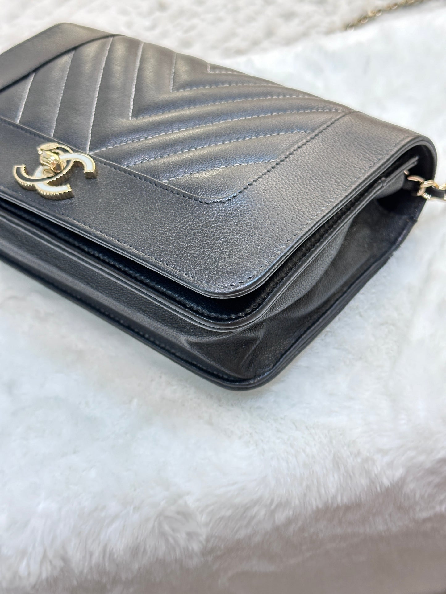 Chanel V Stitch Calfskin Chain wallet Black GHW