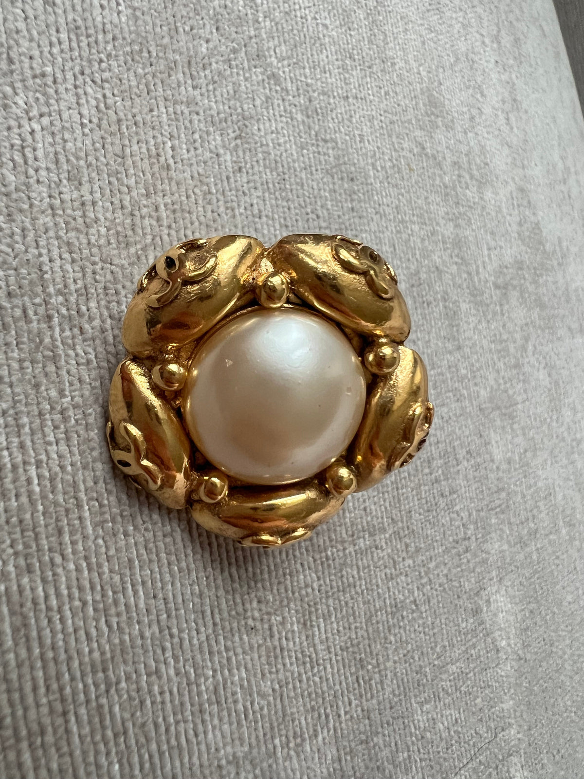 Chanel Vintage Cabochon CC Clip On Earrings