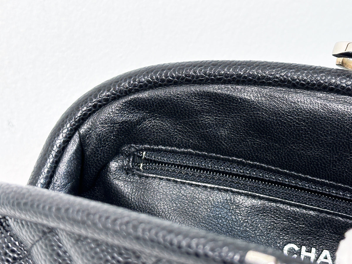 Chanel Quilted Timeless Kisslock Clutch Black Caviar holo 1193
