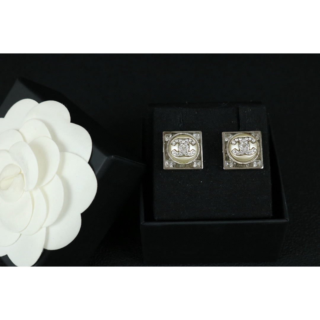 Very Good ( Rank A) ｜ CHANEL Coco Mark Square Rhinestone Earrings Silver｜F25032503