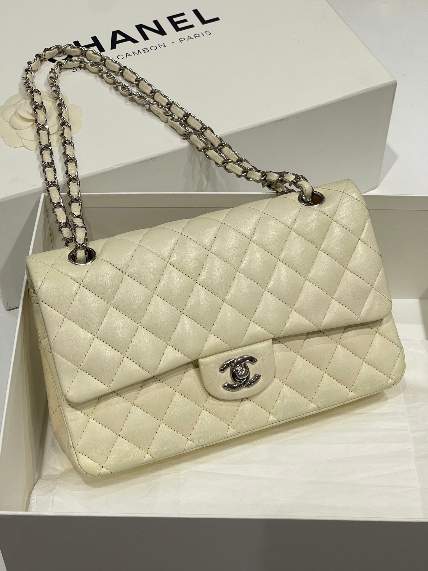 Chanel - Sac classique timeless ivoire