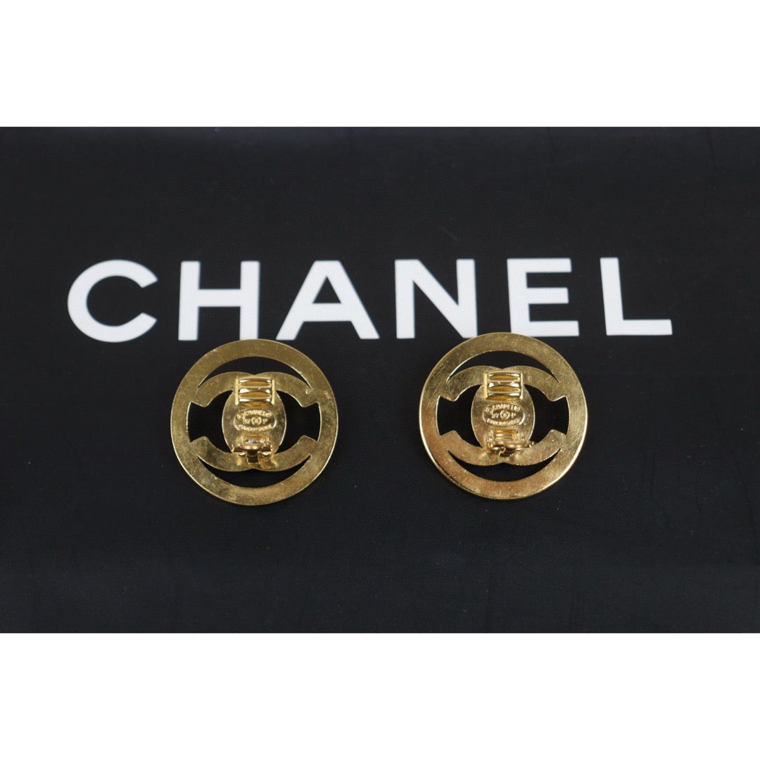 Very Good ( Rank A)｜CHANEL  Round Vintage 18K Gold Plating Earrings  Made In 1997 Year ｜25030612