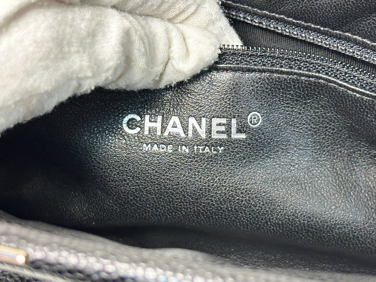 Chanel Quilted Timeless Kisslock Clutch Black Caviar holo 1193