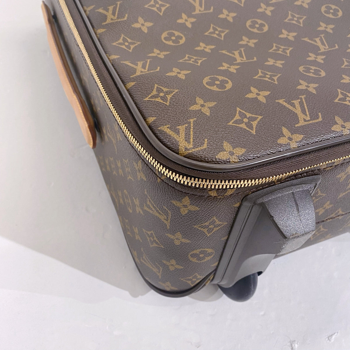 Louis Vuitton pegase 55 carry on