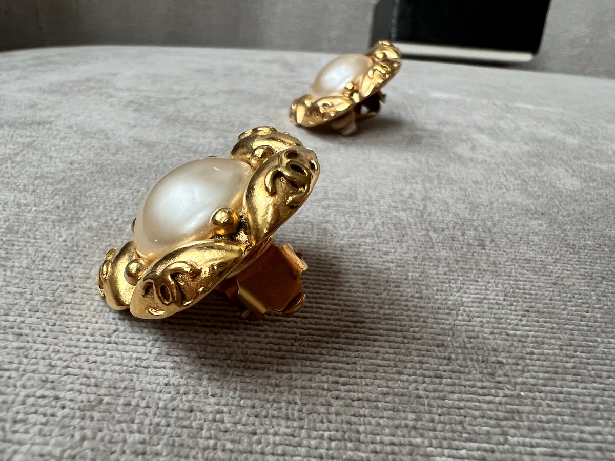 Chanel Vintage Cabochon CC Clip On Earrings