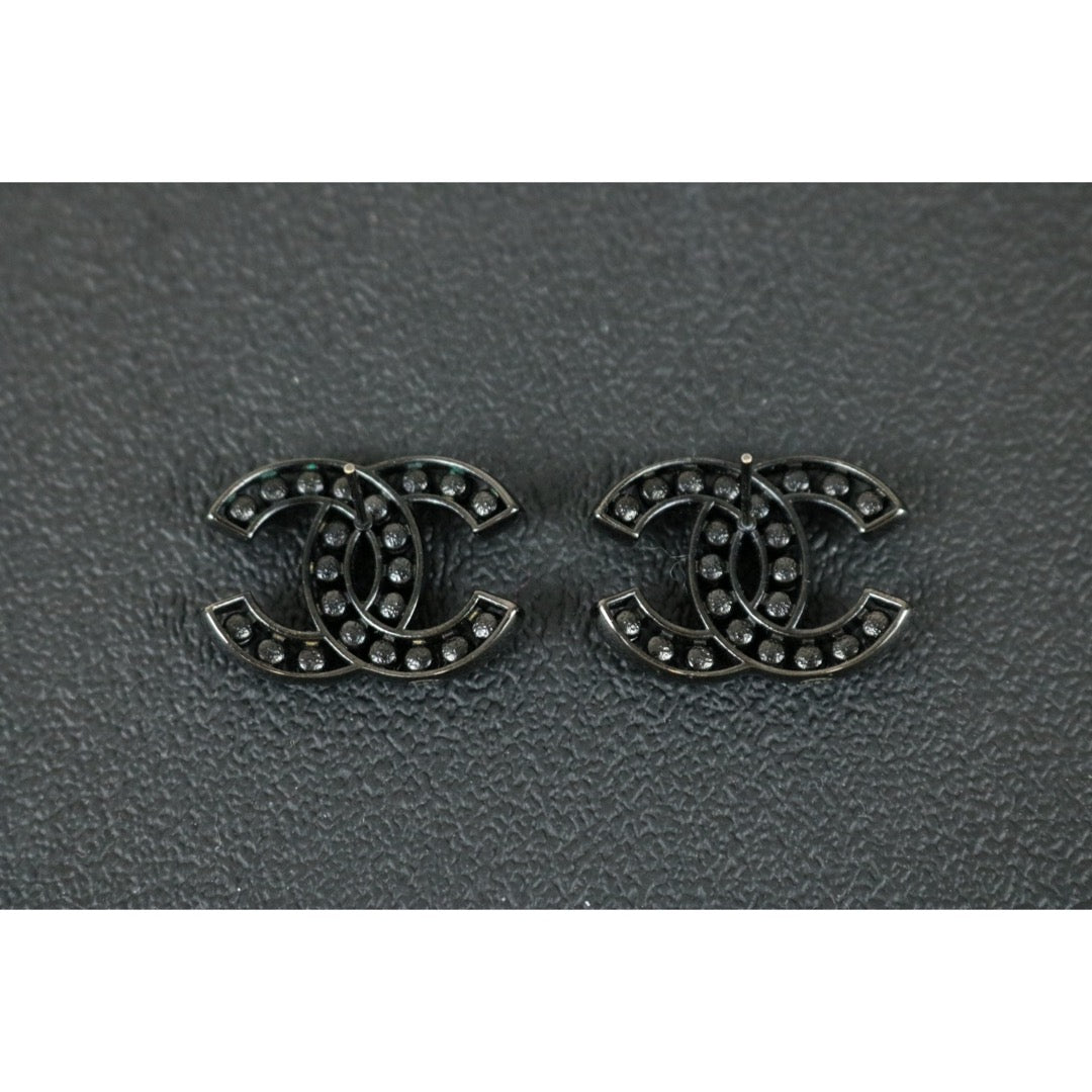 Very Good ( Rank A)｜ CHANEL Coco Mark Black and white color matching  Rhinestone Earrings｜F25021103