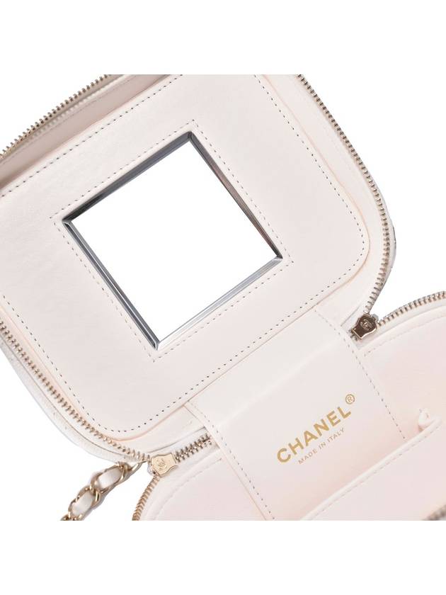 Women 22 Shinsegae Purchase Benetti Cosmetic Top Handle Bag CD5269 Chanel