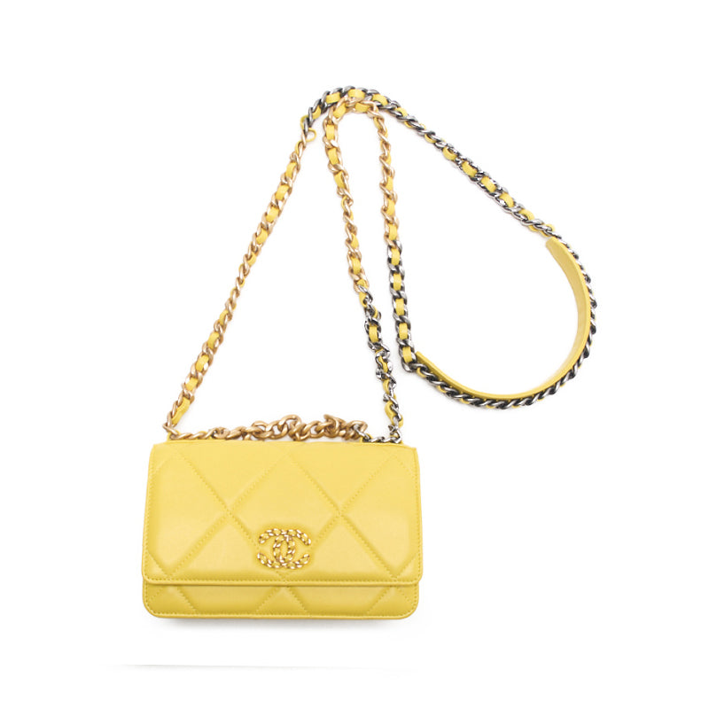 CHANEL 【CHANEL】 CHANEL 19 Matrasse Chain Wallet  Yellow (Gen  Silver Gold)  Wallet  【 Ship】 Khao Yamamoto Online