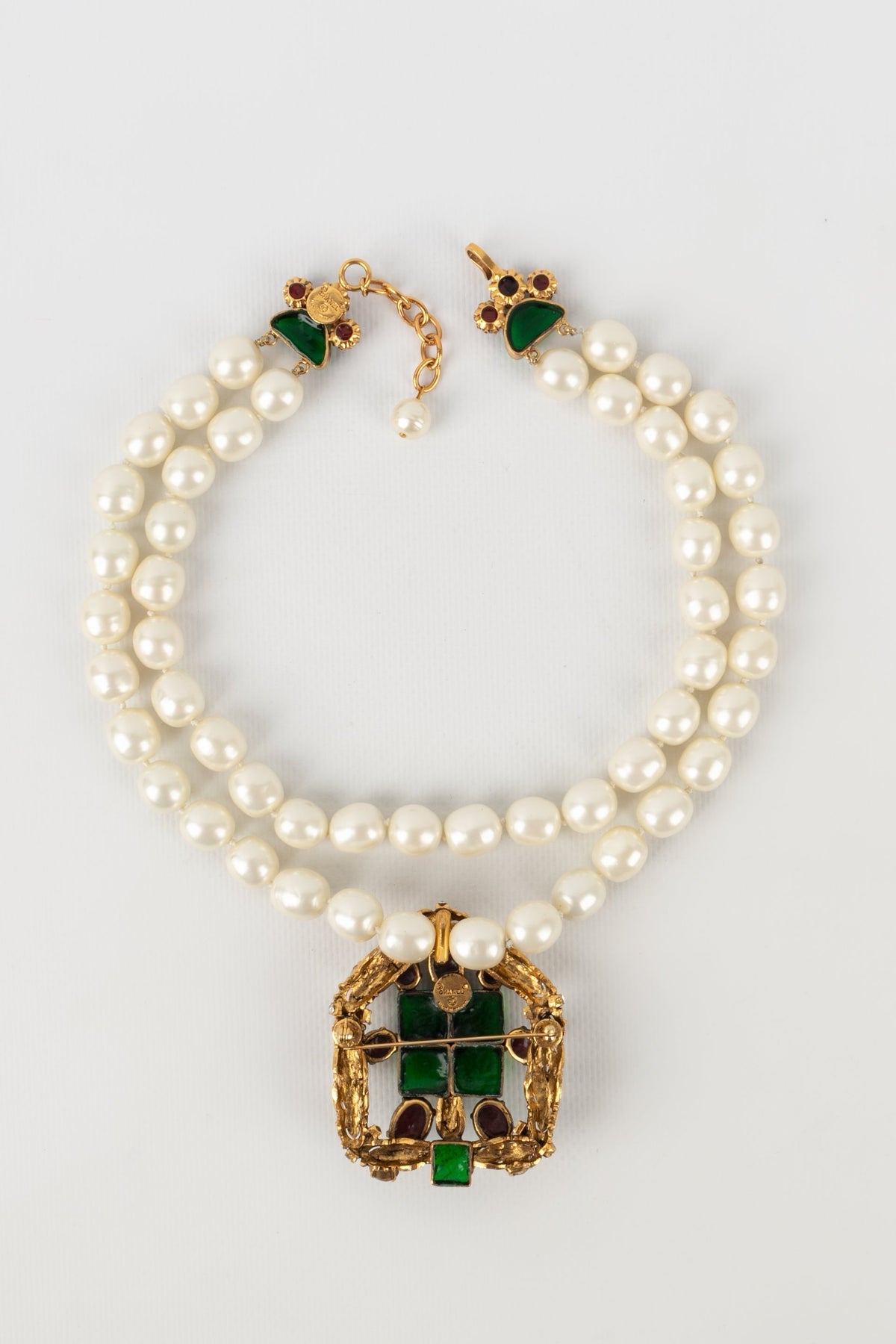 Collier en pâte de verre Chanel