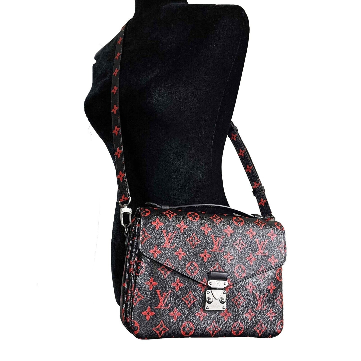 LOUIS VUITTON Very Good Monogram Infrarouge Pochette Metis Black/Red Crossbody