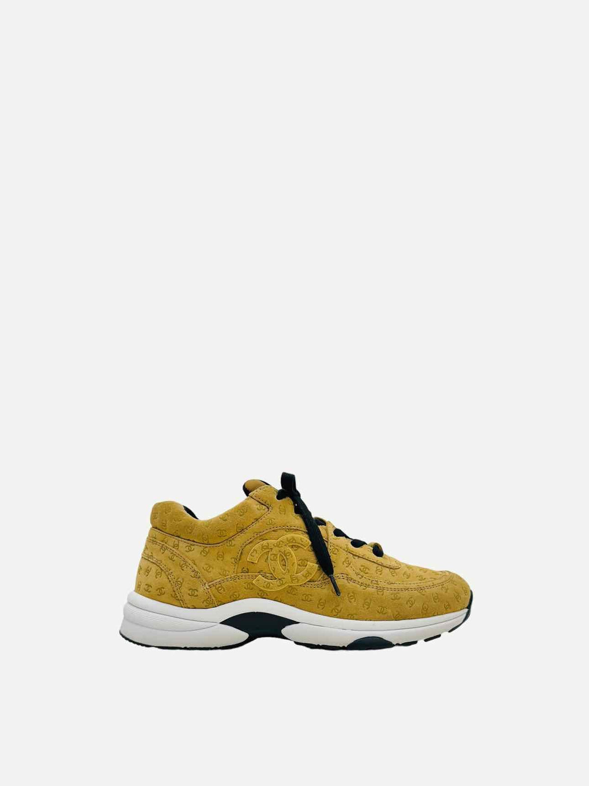CHANEL Low Top Beige CC Logomania Sneakers