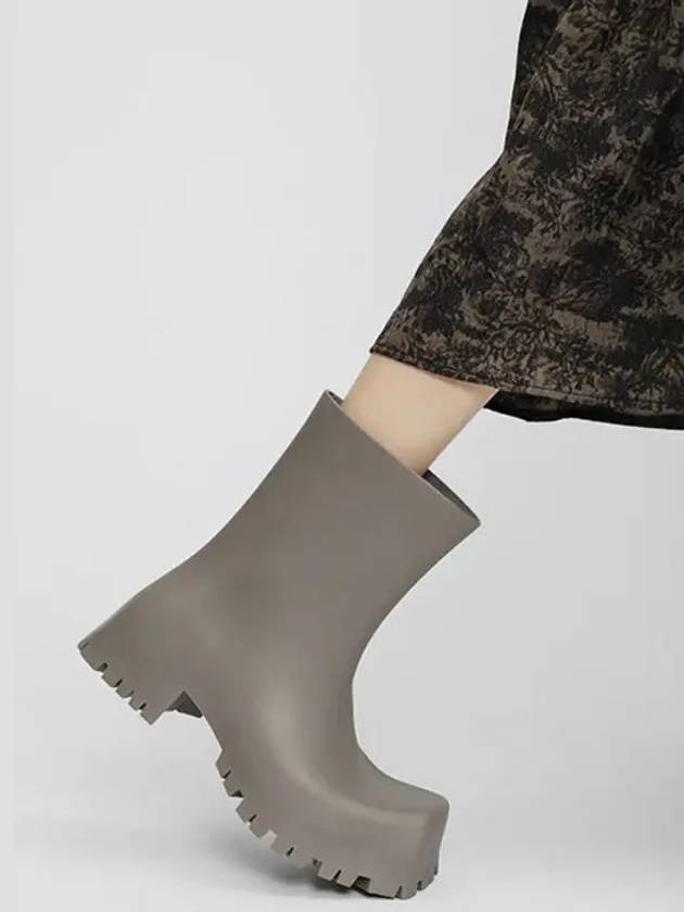 Luxury Balenciaga  Square Toe Rubber Rain Boots Beige