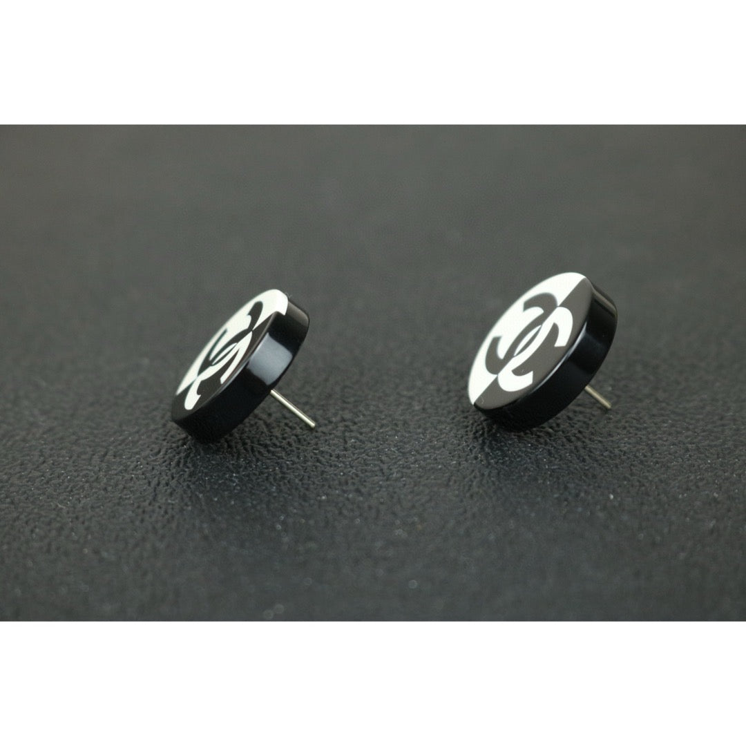 Excellent（Rank SA）｜CHANEL COCO Mark Black and White Combination Earrings｜ X25020918