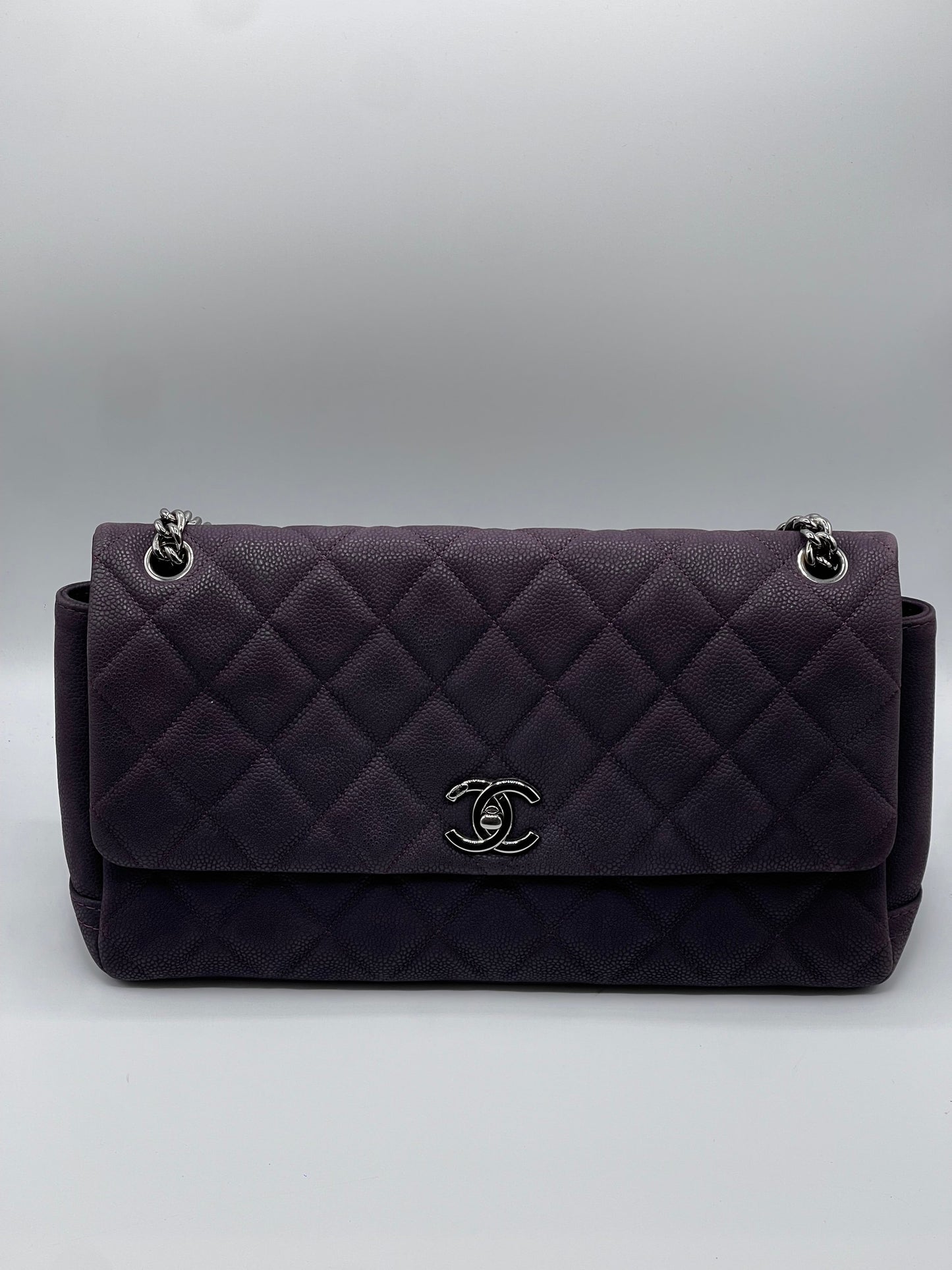 Chanel - Sac baguette Jumbo violet Simple Rabat caviar