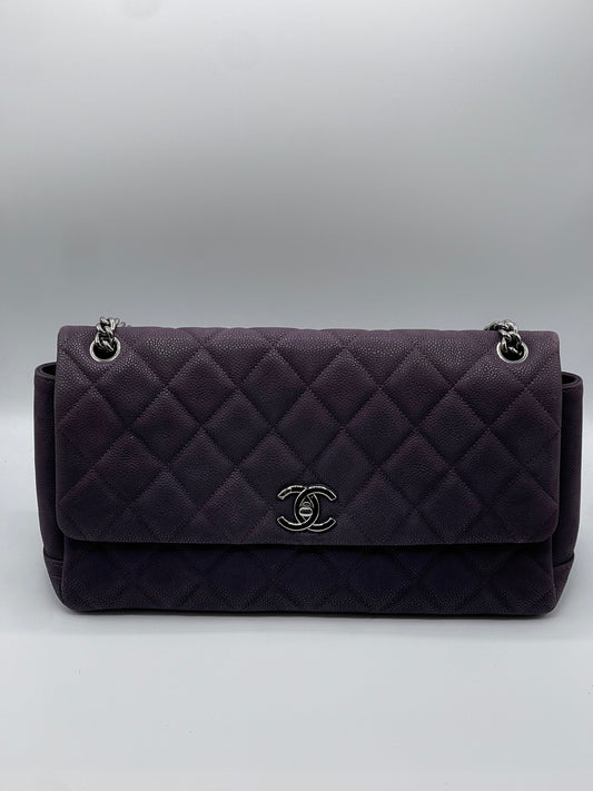 Chanel - Sac baguette Jumbo violet Simple Rabat caviar