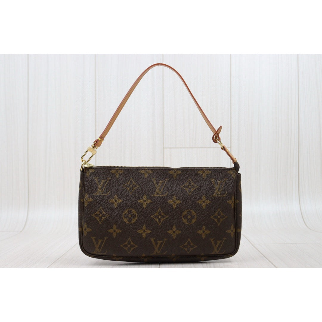 Very Good ( Rank A) ｜ LV Monogram Pochette Accessoires ｜25022707