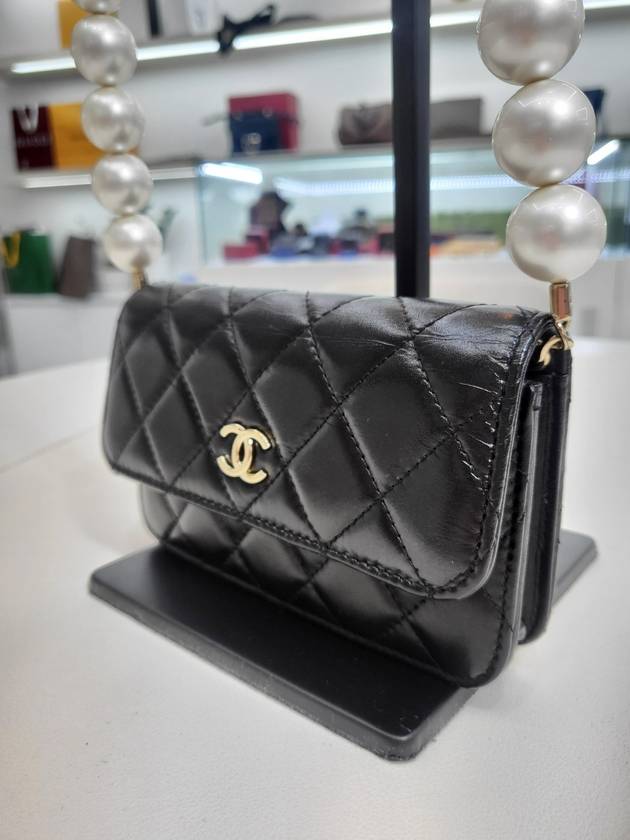 Pearl chain mini silver cross bag 31st unit AP1898 Chanel