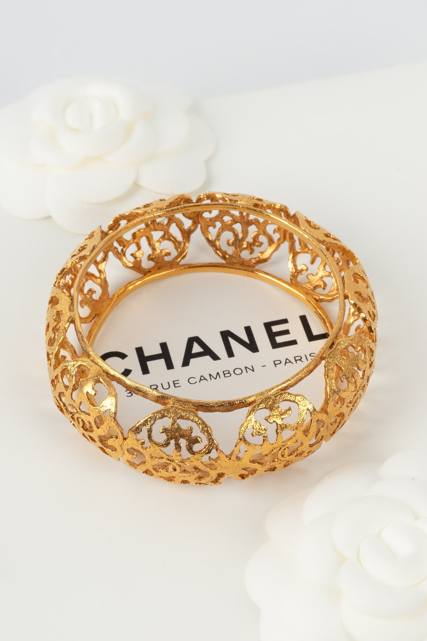 Bracelet doré Chanel