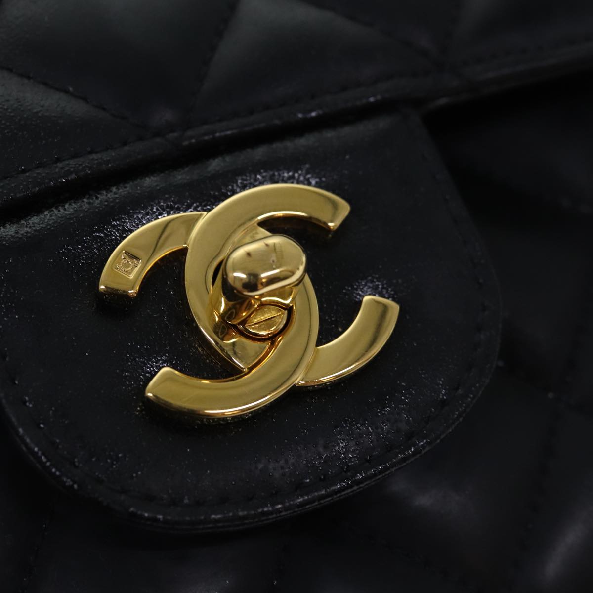 Top Quality Chanel Matelasse Chain Shoulder Bag Leather Black Gold CC Auth 88183